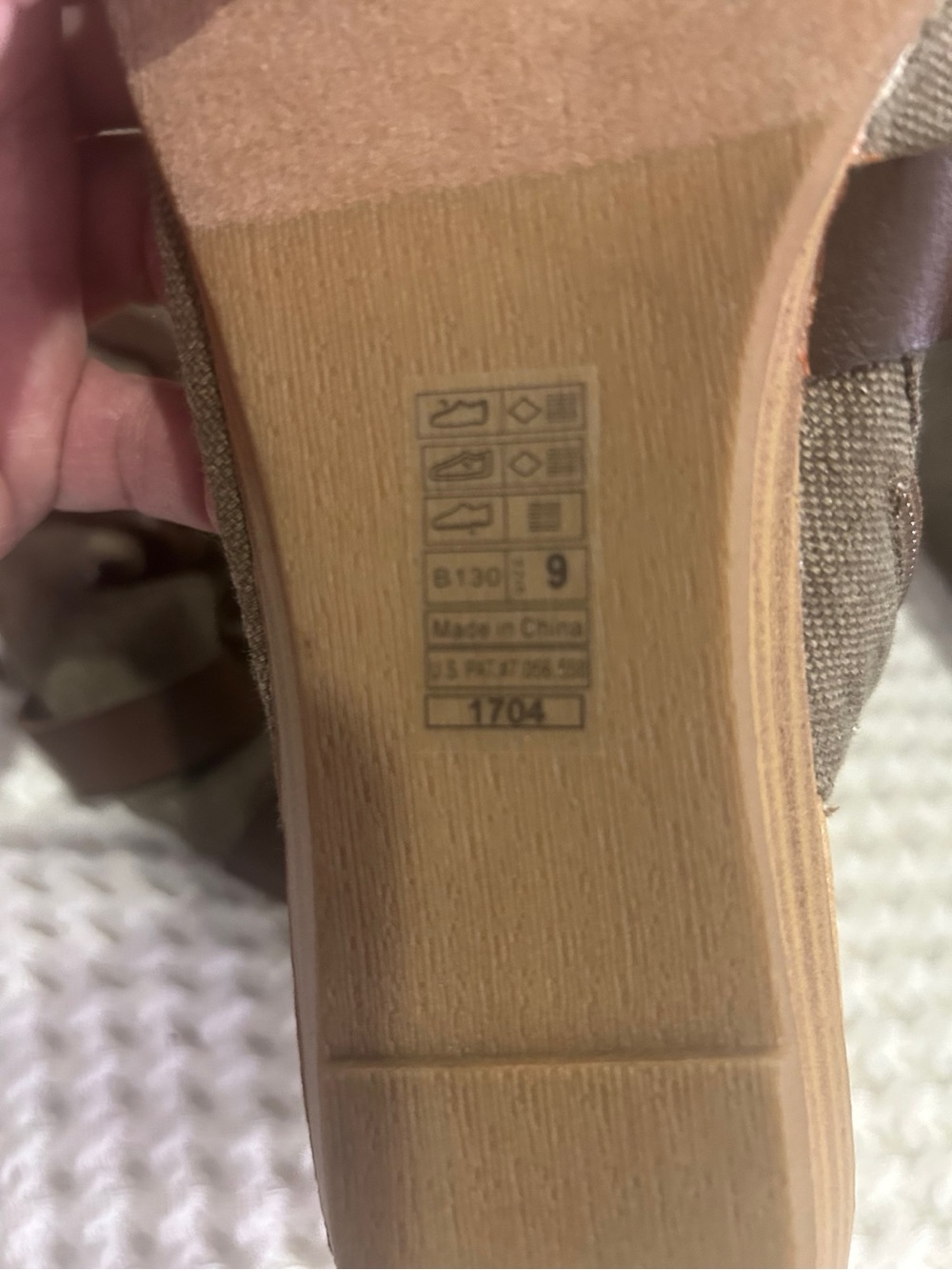 NWT! Blowfish Malibu Taupe Canvas & Brown Vegan Leather Buckle Sandals. Size 9 - Picture 6 of 7
